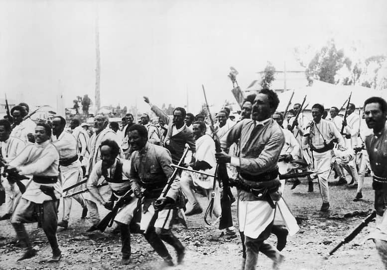 Абиссинские воины отправляются на фронт. 3 ноября 1935 года