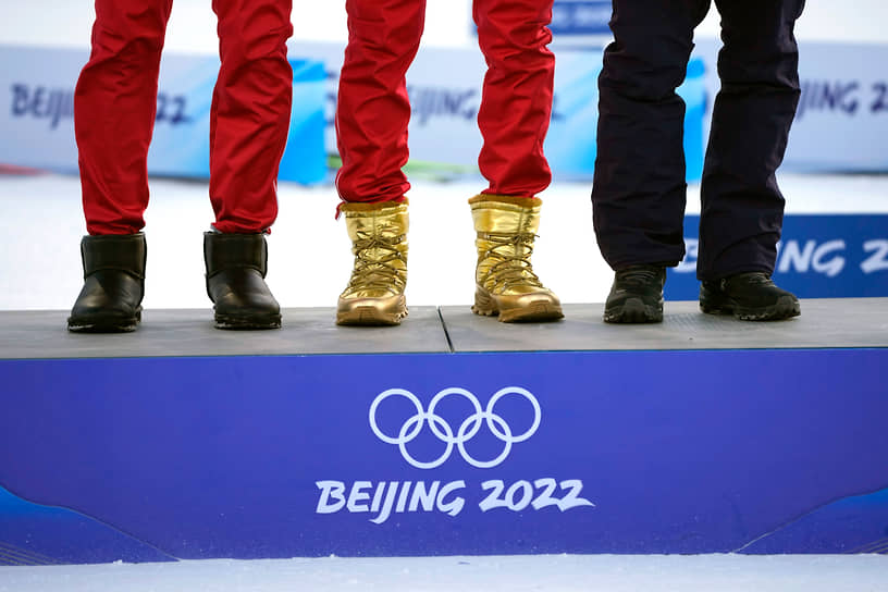Золотые ботинки российского лыжника Александра Большунова