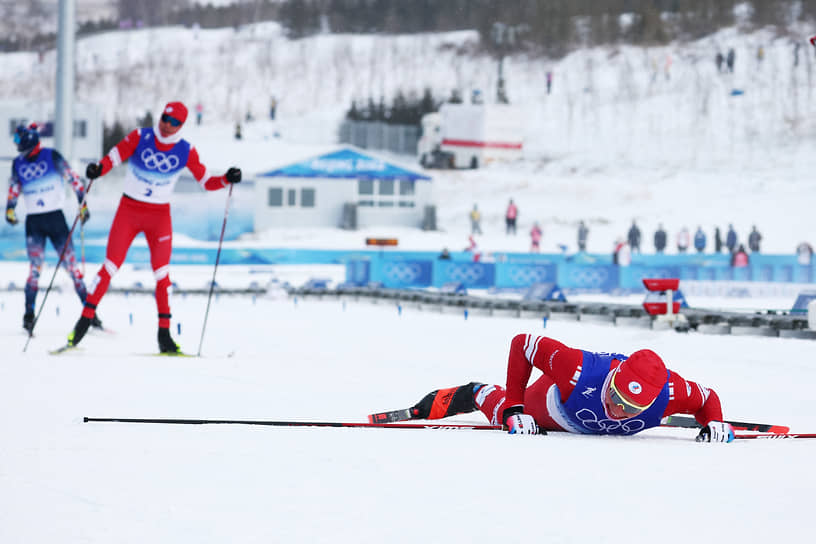 Александр Большунов на финише лыжной гонки
