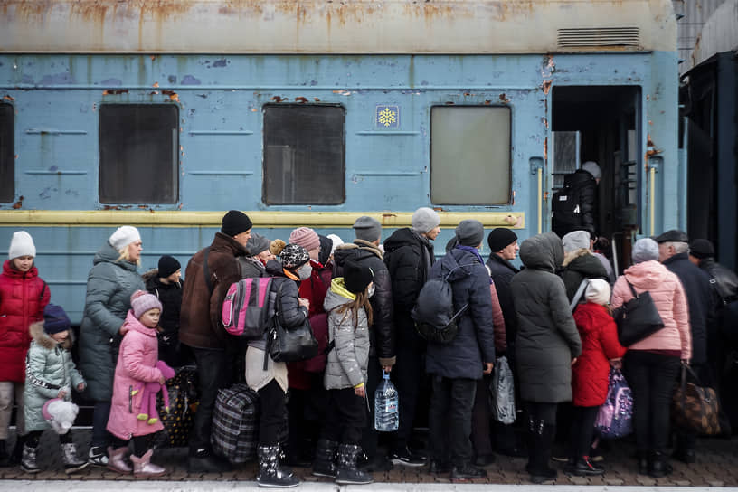 18 февраля власти самопровозглашенных ДНР и ЛНР объявили о массовой эвакуации мирных жителей в Россию&lt;br>
На фото: железнодорожный вокзал в Дебальцево