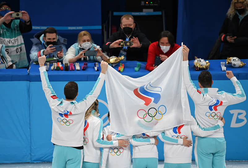 Сборная России побила национальный рекорд по общему числу завоеванных наград на зимней Олимпиаде: российские спортсмены выиграли 32 медали. Среди них — шесть золотых, 12 серебряных и 14 бронзовых. Предыдущий рекорд — 30 медалей, был зафиксирован на Играх-2014 в Сочи