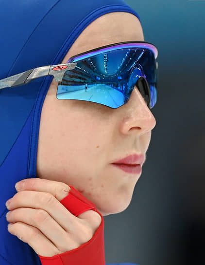 Российская спортсменка Елизавета Голубева перед началом забега на 1500 метров по конькобежному спорту