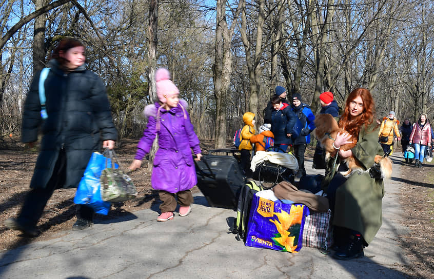 Размещение эвакуированных из ДНР и ЛНР граждан в детский лагерь «Котлостроитель» в Ростовской области