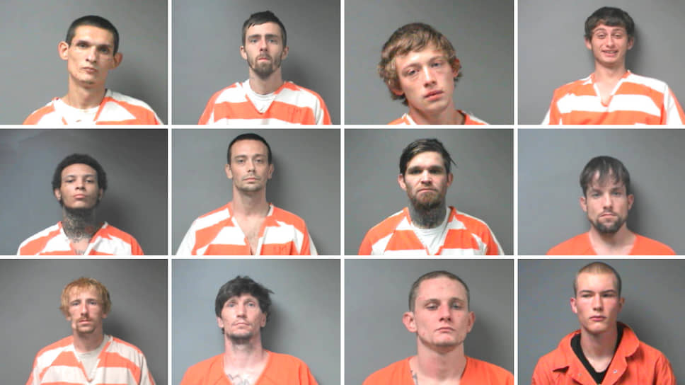 30 июля 2017 года 12 заключенных сбежали из тюрьмы в Алабаме, замазав арахисовым маслом вывеску на двери, ведущей наружу. Масло они собирали с бутербродов, которые им давали на завтрак. Надзиратель открыл дверь по ошибке, думая, что отправляет арестантов в камеру. Используя тюремные одеяла, беглецы перелезли через забор, однако в течение дня 11 из них были пойманы. Последнего схватили через несколько дней во Флориде