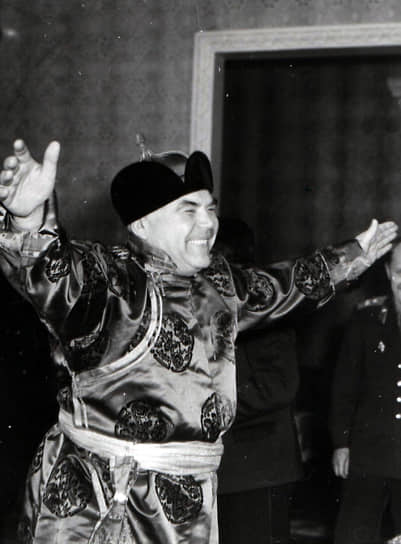 Маршал, дважды Герой Советского Союза Родион Малиновский во время визита в Монголию, 1961 год