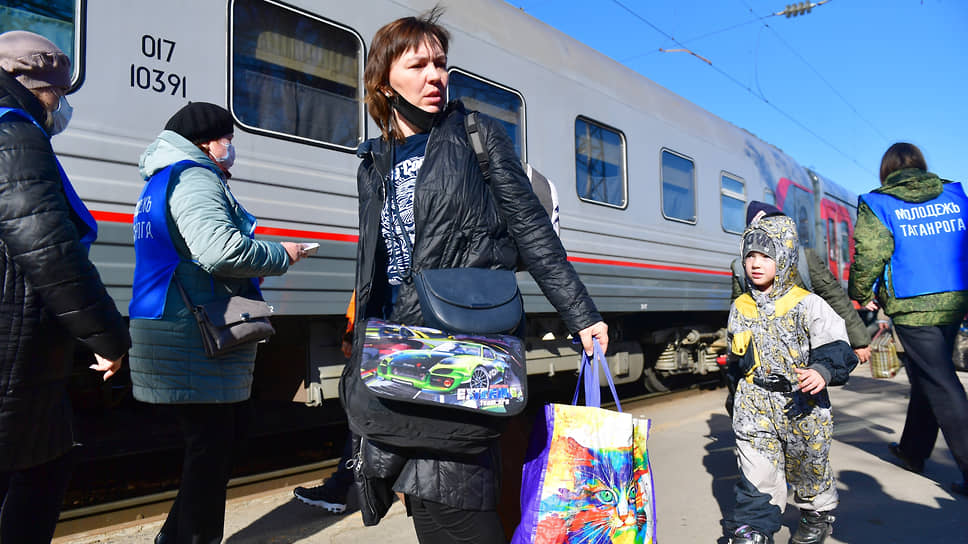 Как корреспондент “Ъ” общался с беженцами, Пока Владимир Путин признавал Донбасс