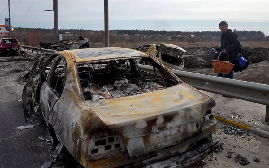 Сгоревший автомобиль под Киевом