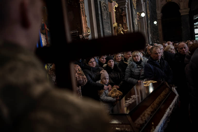 Церемония прощания с погибшими украинскими военнослужащими во Львове