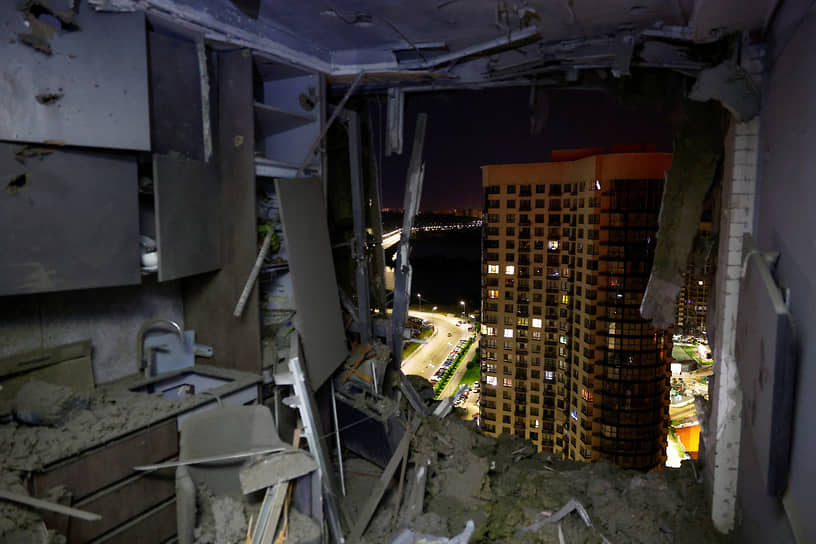 Жилой дом в Киеве, разрушенный в результате падения беспилотника