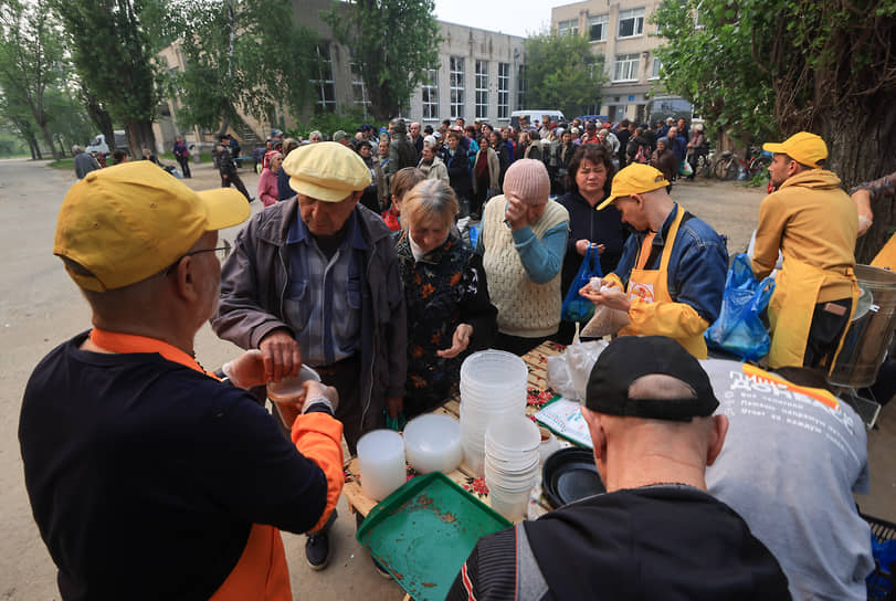 Раздача еды в городе Рубежное ЛНР