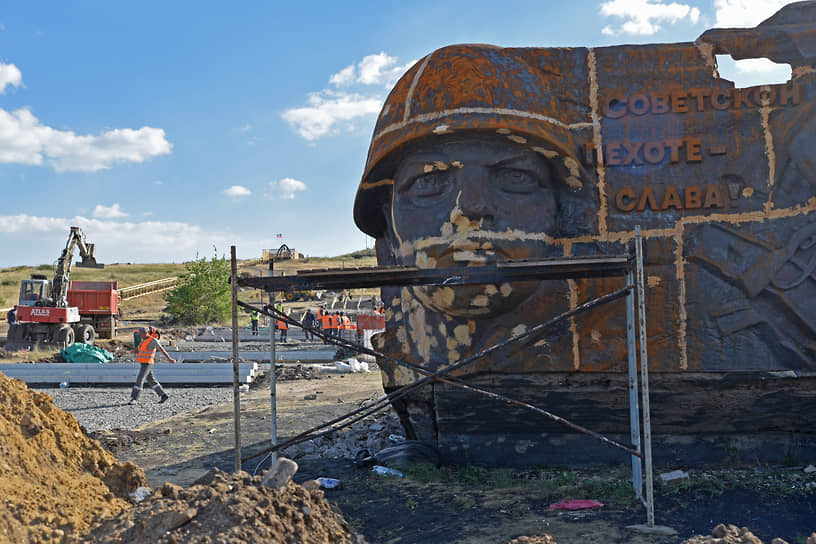 Работы по восстановлению мемориального комплекса Саур-Могила в ДНР