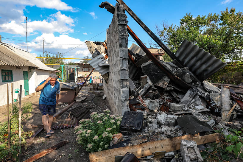Разрушенный в результате обстрела дом в Куйбышевском районе