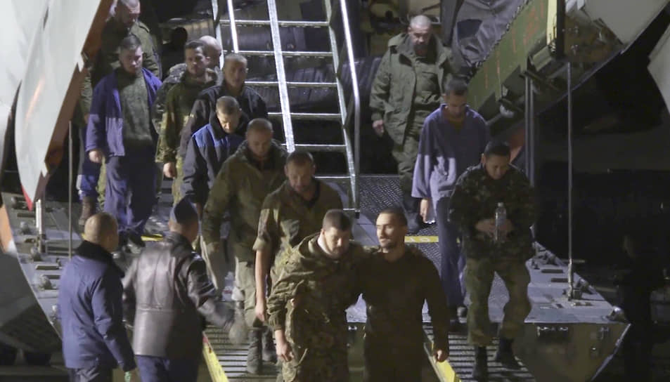 В ночь на 22 сентября в Россию вернулись 55 военнослужащих вооруженных сил РФ, ДНР и ЛНР, находившихся в плену на Украине