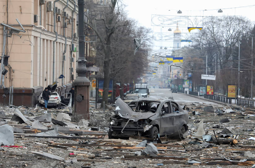 Автомобиль в центре Харькова после обстрела