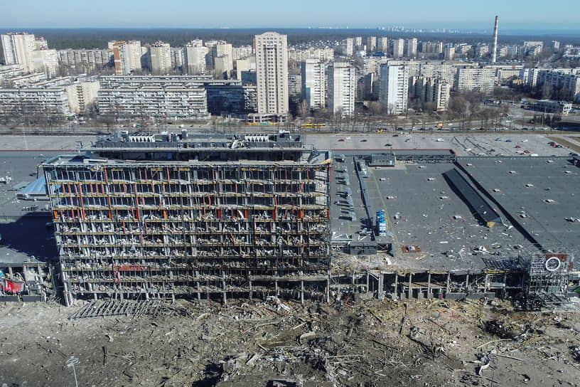 Торговый центр в Киеве, пострадавший от взрыва