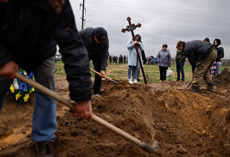 Похороны одного из погибших в украинском городе Буча 
