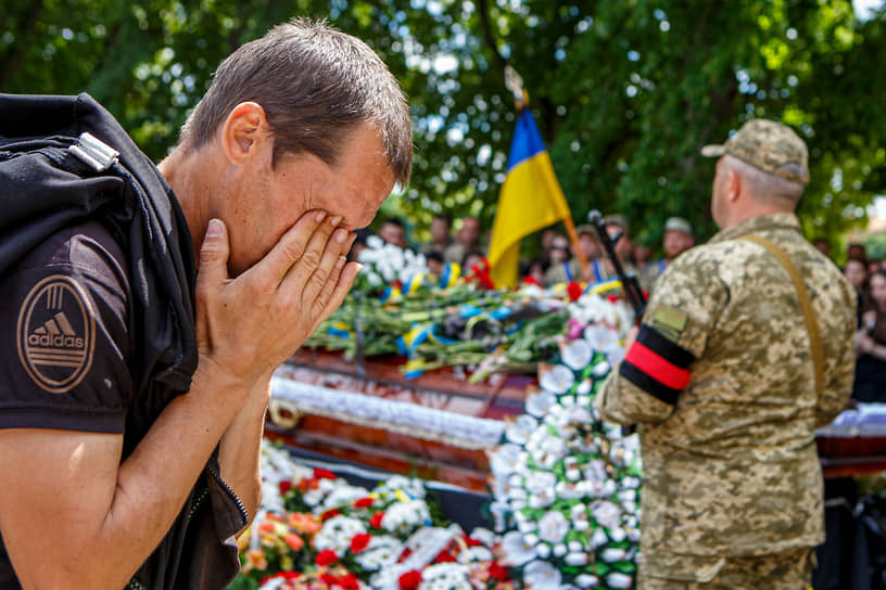 Похороны украинских военнослужащих в Ужгороде