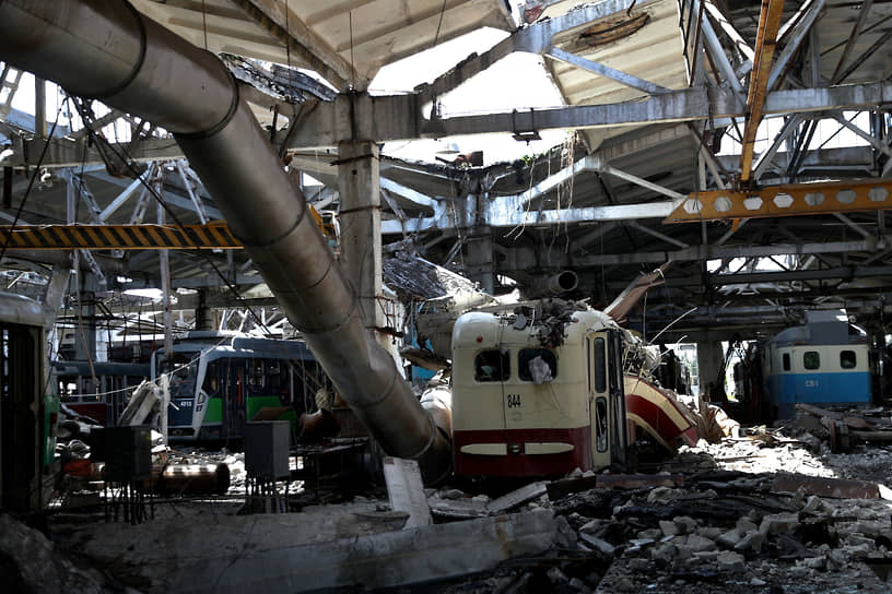 Разрушенное трамвайное депо в Харькове