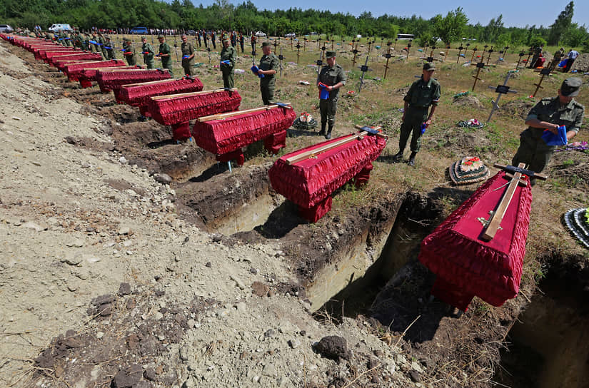 Похороны неопознанных бойцов ЛНР