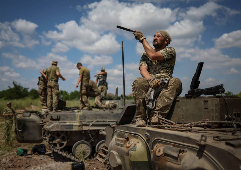 Украинские военные на учениях в Донбассе 