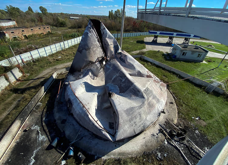 Разрушенное хранилище горючего в Харькове