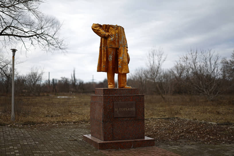 Памятник русскому писателю Максиму Горькому в Часовом Яру