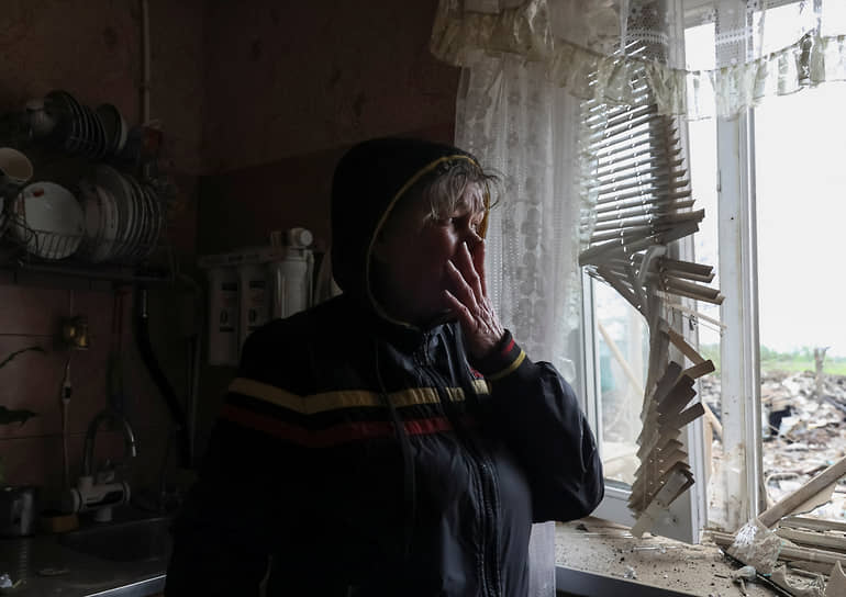 Жительница дома в Павлограде, пострадавшего из-за обстрела