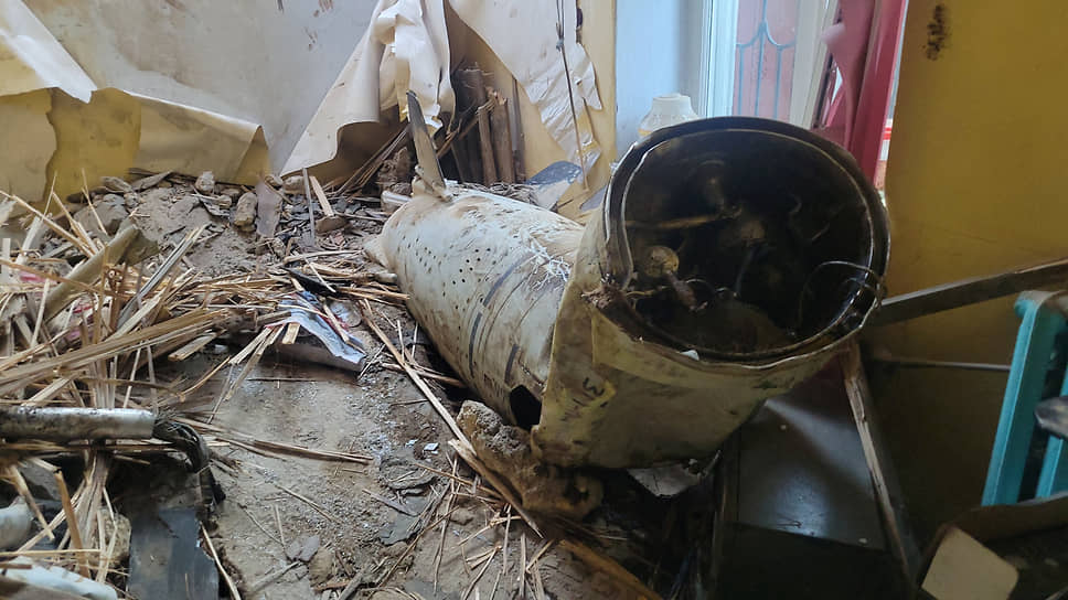 Обломки крылатой ракеты внутри здания в Одессе