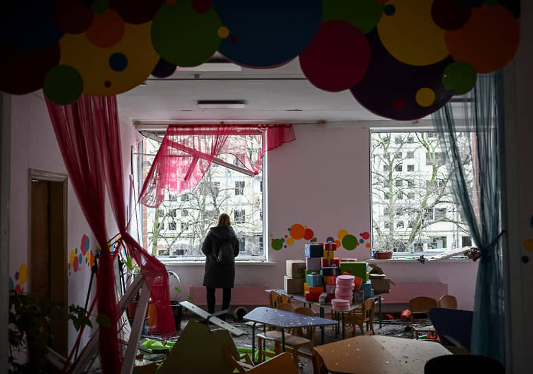 Детский сад в Киеве, поврежденный в результате обстрела 
