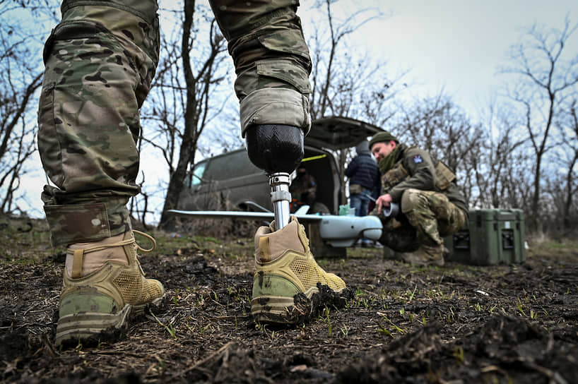 Украинский военнослужащий с протезом ноги