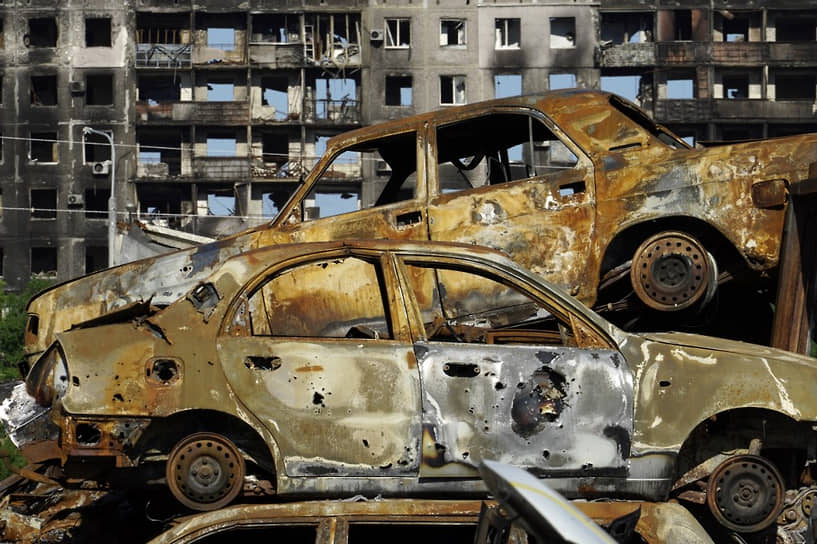 Уничтоженные автомобили в Мариуполе