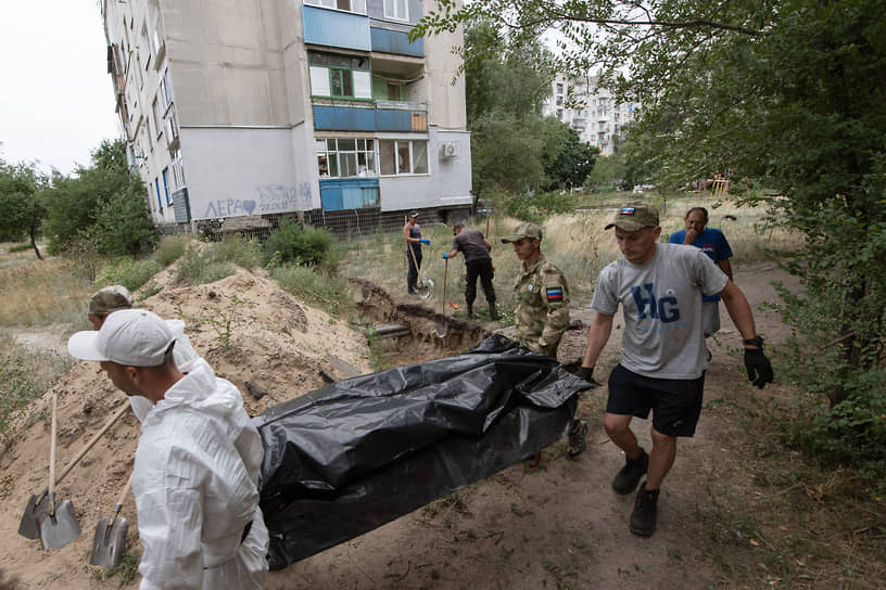 Эксгумация погибших во время конфликта в городе Рубежное Луганской народной республики