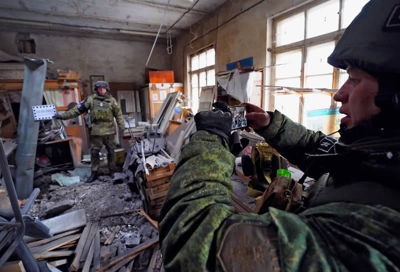 Последствия обстрела больницы в Пролетарском районе Донецка