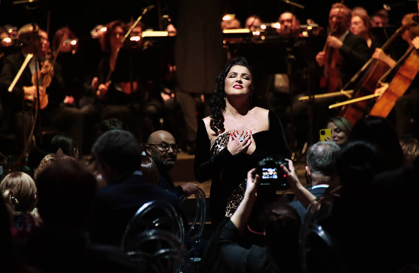 Оперная певица Анна Нетребко во время праздничного концерта в зале «Барвиха Luxury Village»