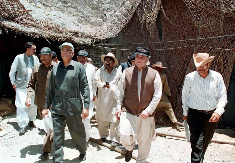 Премьер-министр Пакистана Наваз Шариф на полигоне Чагай, 19 июня 1998 года