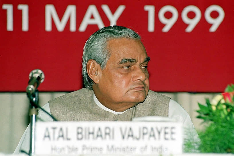 Мир узнал, что Индия стала ядерной державой, от премьер-министра Аталы Бихари Ваджпаи. 11 мая, день проведения первых ядерных испытаний 1998 года, был объявлен праздником — Национальным днем технологий