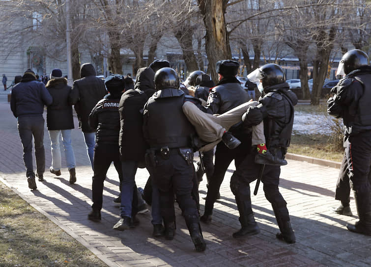 Задержание участников акции в Волгограде