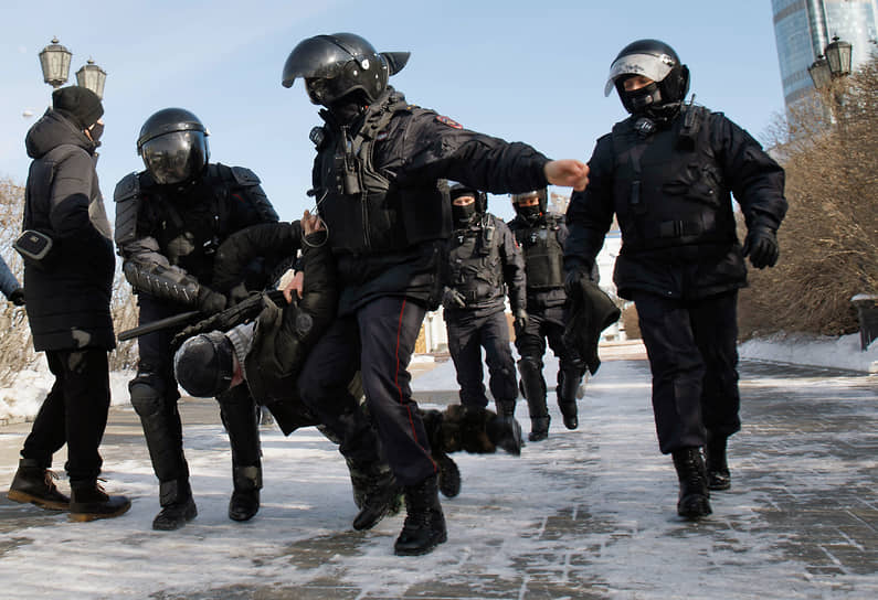 Задержание участников акции в Екатеринбурге