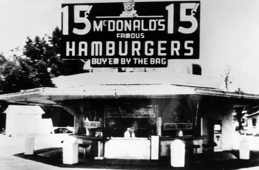 Первый ресторан McDonald&#39;s в городе Сан-Бернардино