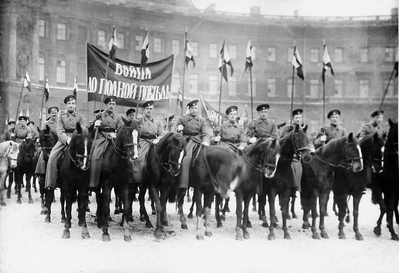 Воронежские большевики. 1917 Год казаки Петрограде. Революция 1917 Петроград. Юнкера в 1917 году. Февральская революция казаки.