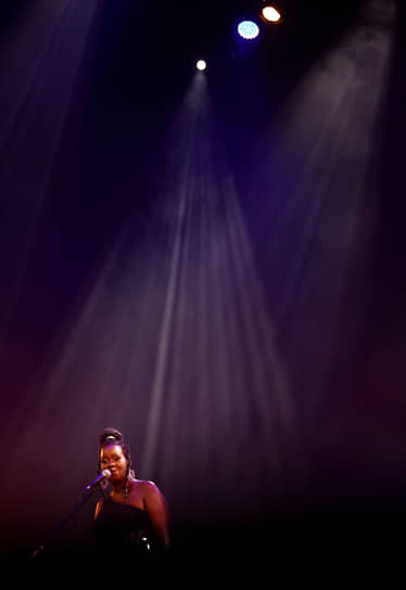 Певица Somi исполняет композицию с альбома «Zenzile, The Reimagination of Miriam Makeba» 