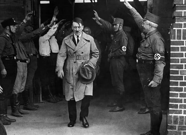 Когда Адольф Гитлер был выдвинут кандидатом в президенты, он еще не имел германского гражданства, но имел множество сторонников