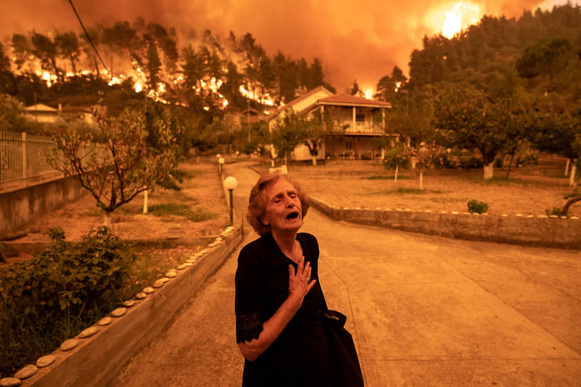 Грек Константинос Цакалидис получил награду за лучший одиночный снимок из европейского региона под названием «Лесной пожар на острове Эвия»