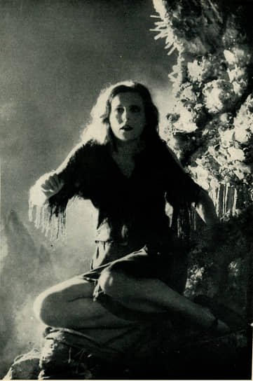 Немецкие кинозрители в 1932 году смотрели фильм «Голубой свет» — режиссерский дебют Лени Рифеншталь. Вскоре это имя будет ассоциироваться совсем с другими фильмами
