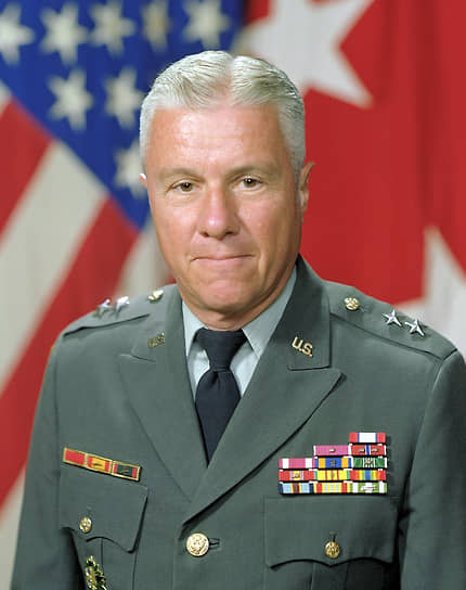 Генерал-майор Эдмунд Томпсон верил, что американские мастера дистанционного видения сумеют добиться не меньших успехов, чем экстрасенсы противника