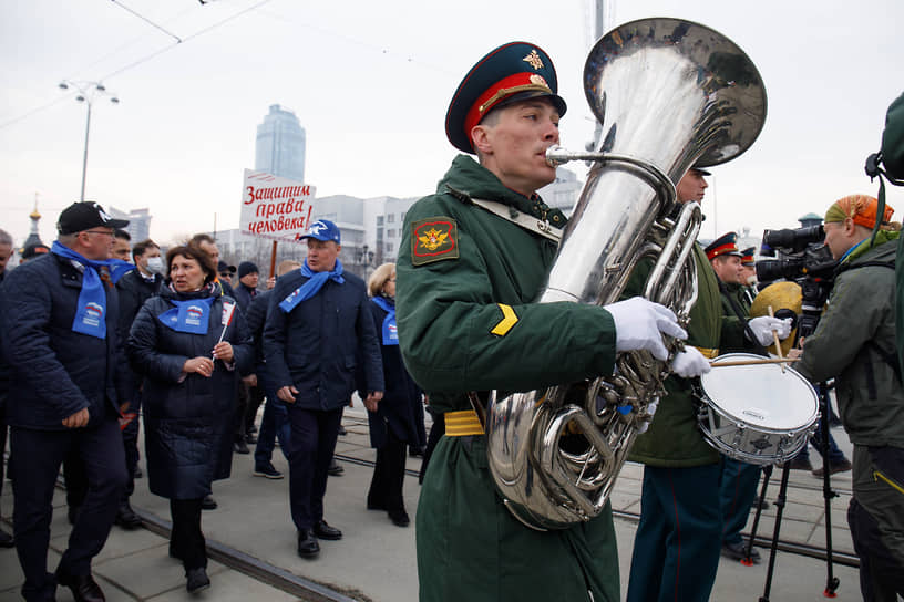 Шествие и митинг в честь Праздника весны и труда в Екатеринбурге