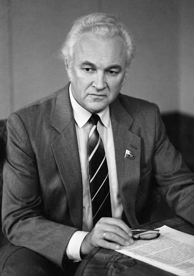 29 марта 1990 года Арнольд Рюйтель был избран председателем Верховного совета Эстонской ССР. Оставался на этой должности до 6 октября 1992 года