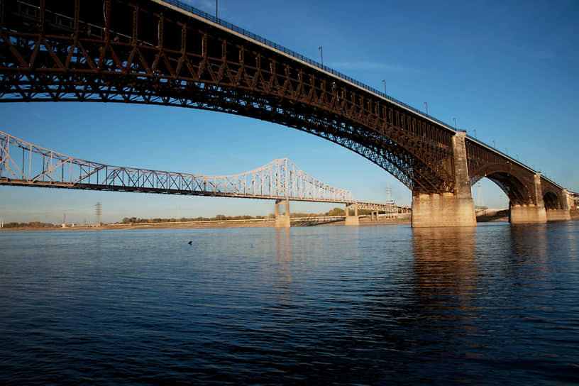 Железнодорожный мост Идс-Бридж в Сент-Луисе, возведенный Keystone Bridge Company.  Мостостроительная компания была основана Эндрю Карнеги в 1865 году