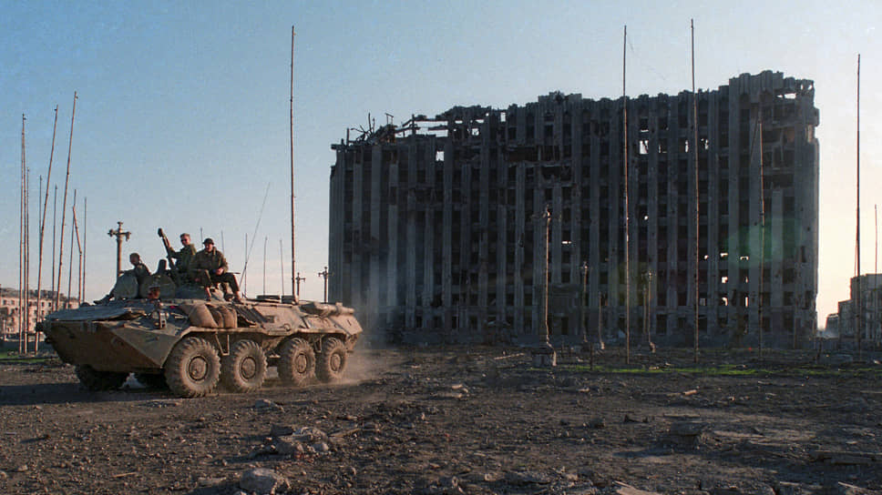 Муса Мурадов о жизни в разбомбленном городе на примере Грозного начала 2000-х годов