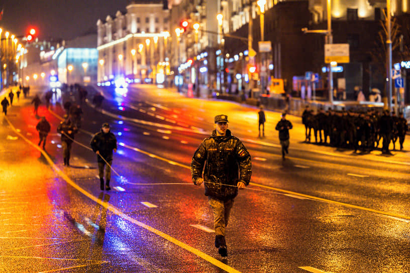 Ночная репетиция в Москве, в которой участвовали механики-водители и старшие парадные расчеты механизированной колонны